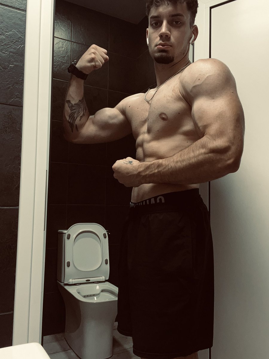 Serve my monster muscles DM ME