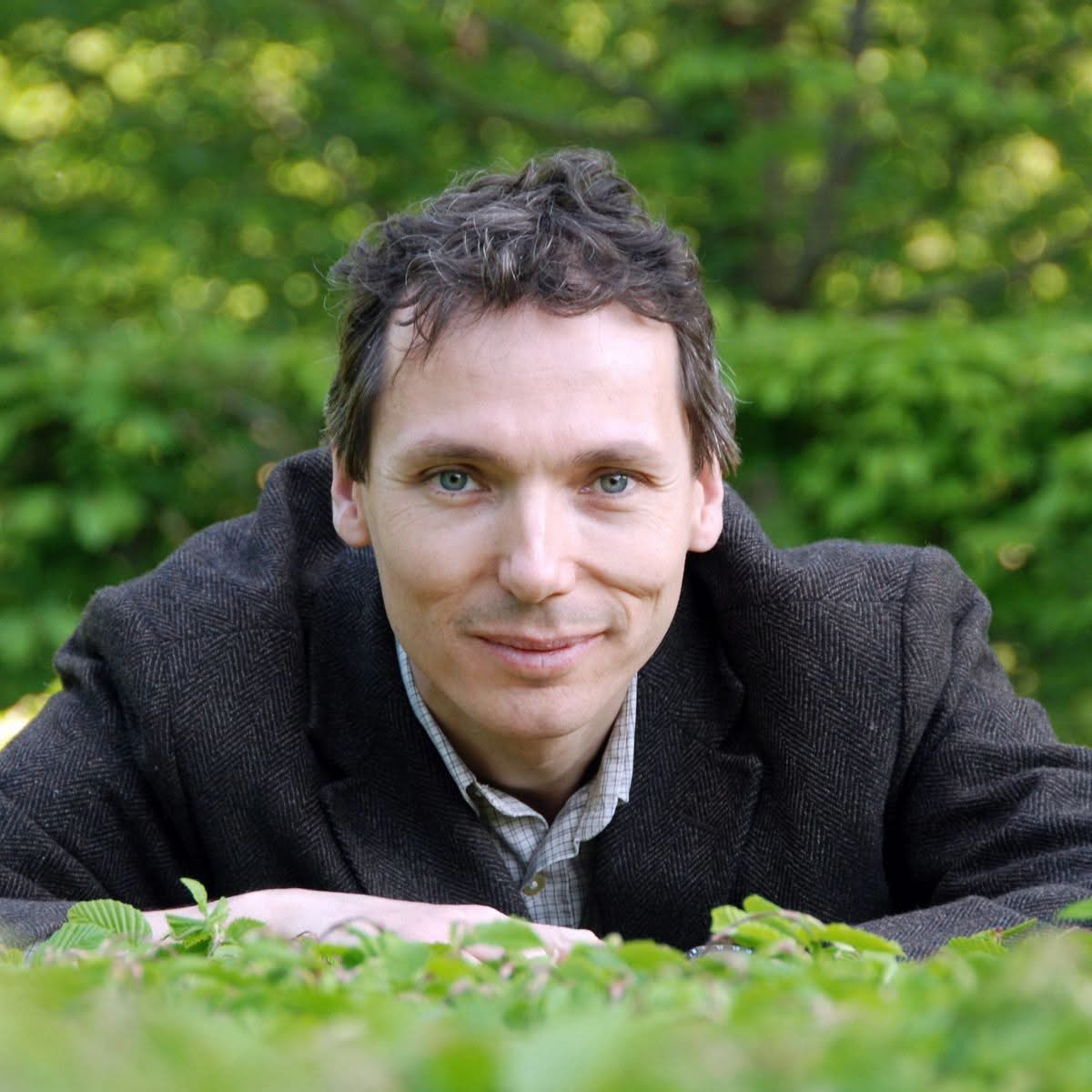 "Le monde se divise en deux catégories : ceux qui attendent que quelque chose change, et ceux qui changent pour ne plus attendre."
Laurent Gounelle, L’homme qui voulait être heureux