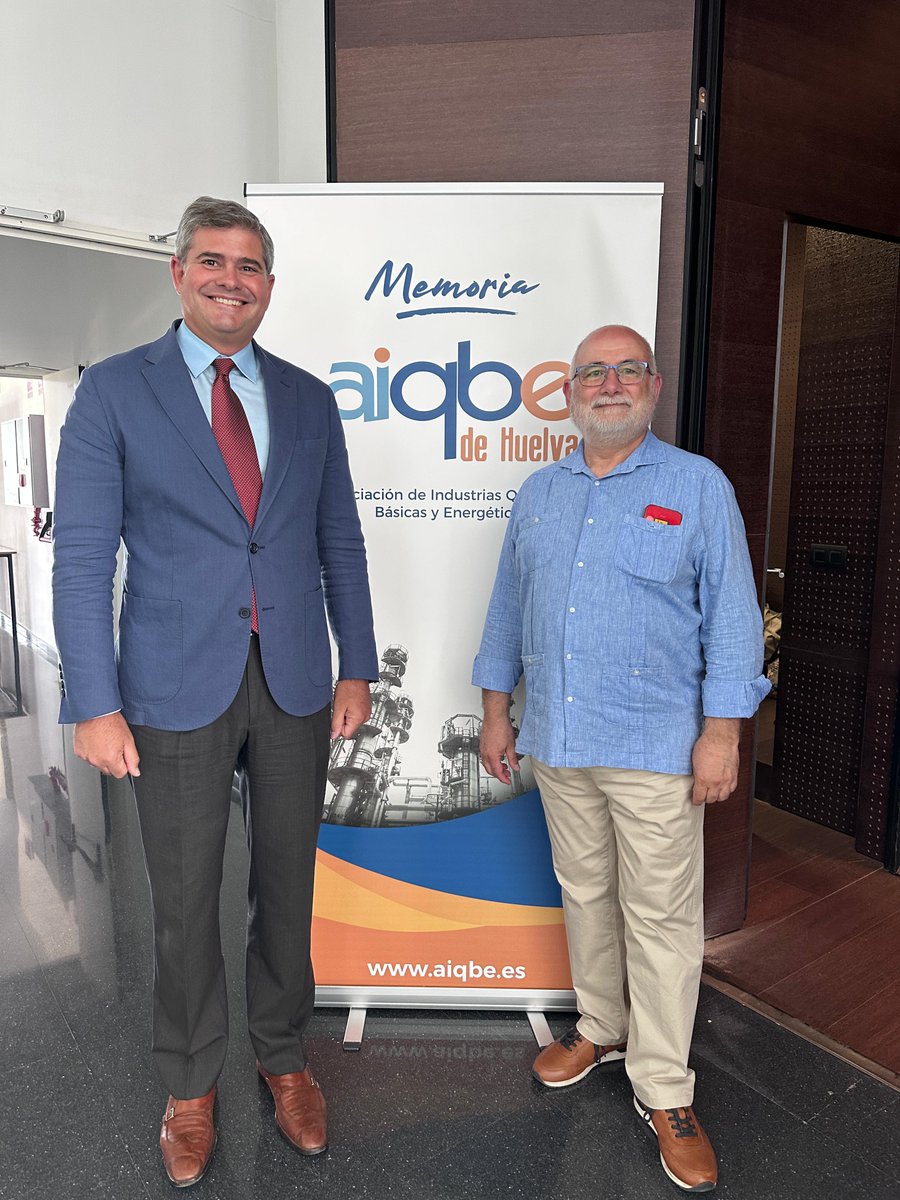 Presentación de la memoria anual de <a href="/Aiqbe30/">AIQBE</a> con la presencia de <a href="/ParadelaJSr/">Jorge Paradela</a>, Consejero de Industria <a href="/AndaluciaJunta/">Junta de Andalucía</a>.

En #SevillaOFB impulsamos #Sevilla atrayendo la inversión en tech, industria y energías verdes con Endesa, Moeve, Fertiberia, entre otras.