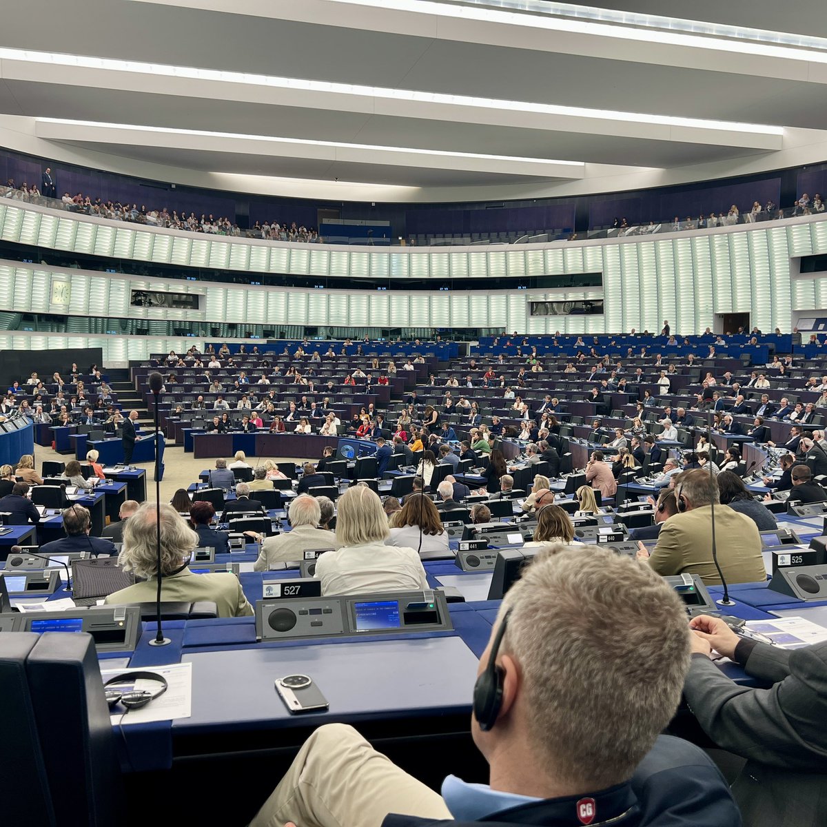 Den Grünen und sonstigen Linken scheint die Debatte zum Misstrauensvotum gegen #vonderLeyen herzlich egal zu sein- erstaunt aber nicht, sie haben sie immerhin ins Amt gehievt