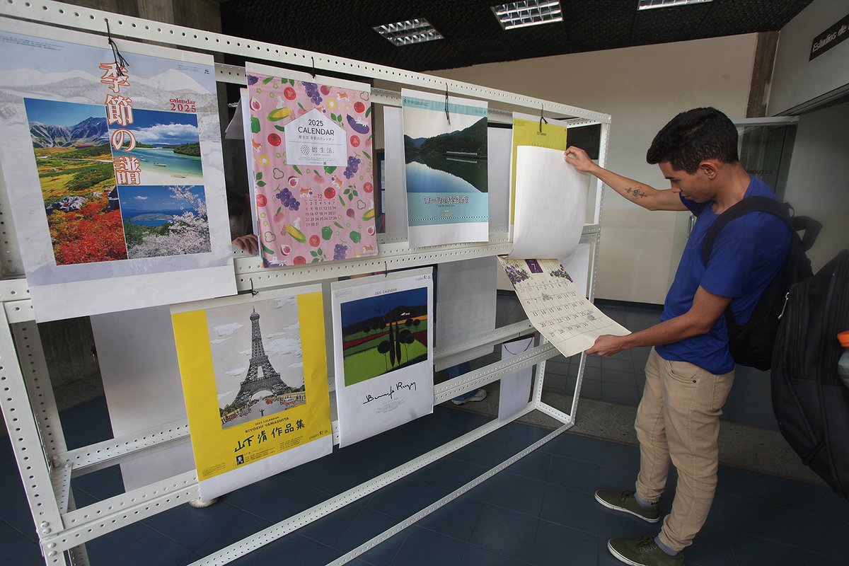 La muestra "Calendarios Japoneses: el espejo de una cultura" se exhibe en la PB del edif. <a href="/PostgradoUCAB/">Postgrado UCAB</a> y propone un encuentro con el arte nipón en nuestro campus 🇯🇵🇻🇪

¡Visítala!