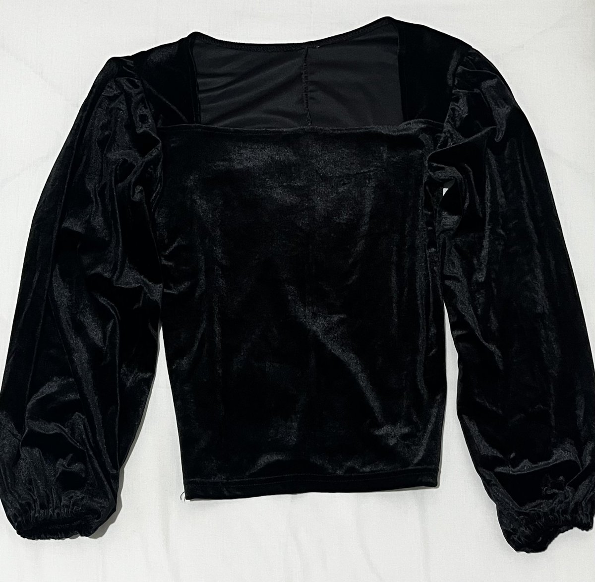 cococarts's tweet image. wts ㅡ preloved

atasan hitam bahan velvet
💸: 25.000
detail: LD 76, panjang (bahu ke bawah) 55, BARU PAKAI 3X

📍tangsel, bisa 🍊freeong (harga yang tertera exclude admin shopee)