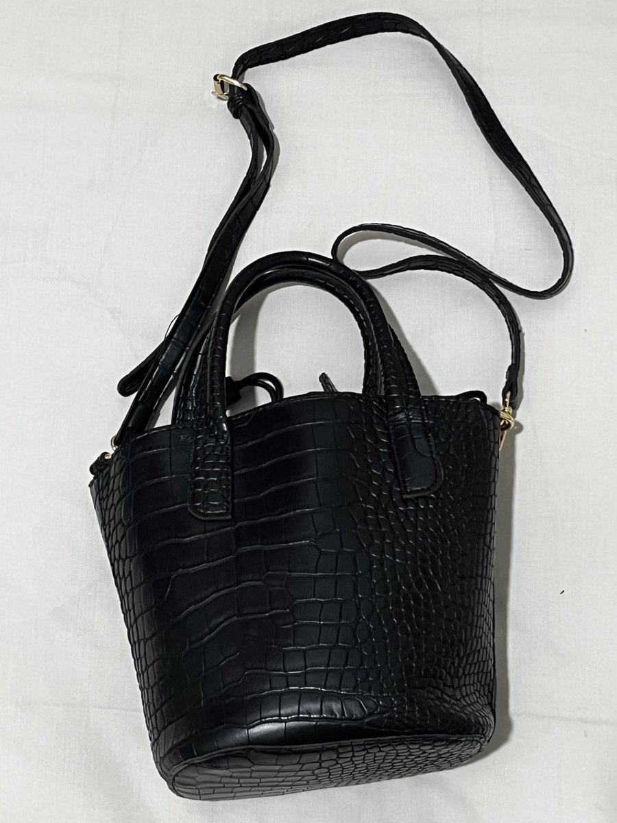 cococarts's tweet image. wts ㅡ preloved

tas hitam miniso
💸: 45.000

📍tangsel, bisa 🍊freeong (harga yang tertera exclude admin shopee)