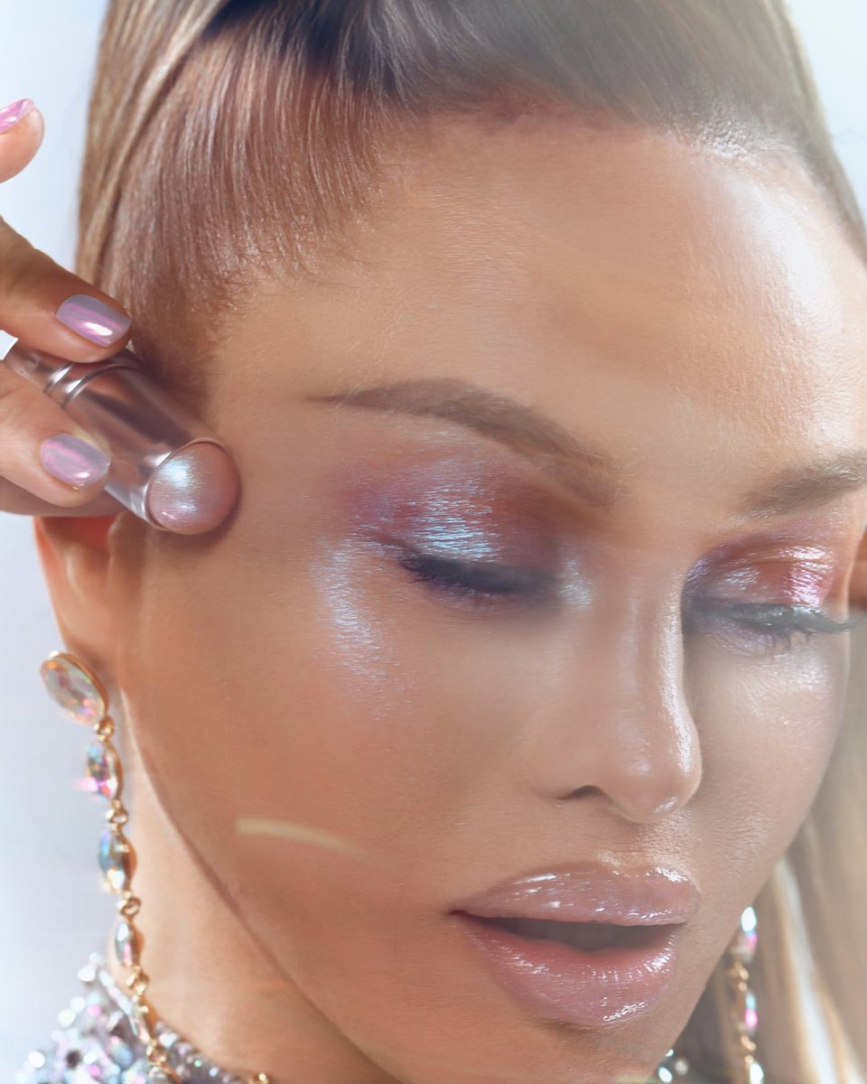 rembeauty's tweet image. “as a performer and drag artist, makeup has always been an important part of my self-expression. this collaboration with r.e.m. beauty is so important to me because it reflects my own journey of celebrating authenticity, beauty, and expressing myself freely. this has been such a…