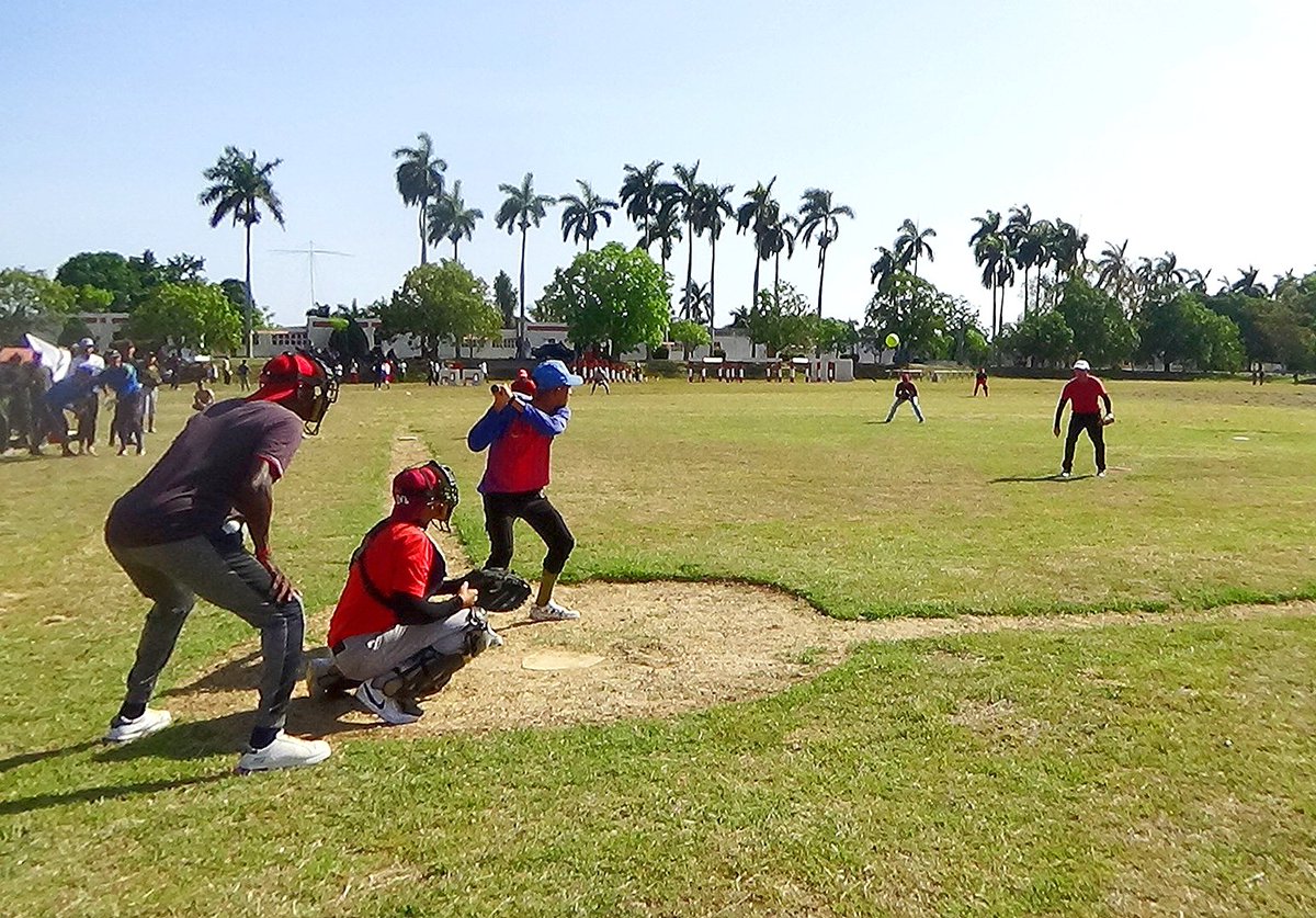 ✅ En nuestras unidades militares,la recreación no es solo un descanso... es parte del fortalecimiento espiritual de cada soldado. Las tardes de deporte y los juegos tradicionales nos recuerdan que detrás de cada uniforme hay un joven lleno de sueños y talentos.

#SiempreJoven 🇨🇺