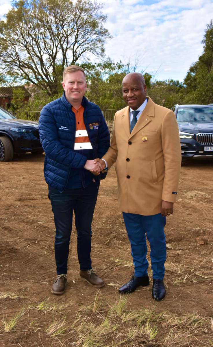 DepartmentPWI's tweet photo. ๐ค๐พ Working together to unlock economic opportunities.
Minister @DeanMacpherson and KZN Premier @ThamiNtuli are committed to partnering on infrastructure-led development that benefits communities across KwaZulu-Natal.
#WorksAtWork #ANationThatWorksForAll #KZNGovernment #WorkingTogether #letsbuildSA
