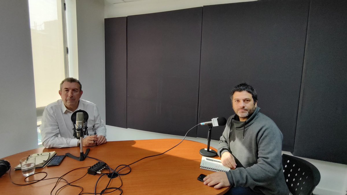 📌Ahora en QR #QuorumRadial recibimos a <a href="/djemio/">Diego Jemio</a>  periodista y productor general de <a href="/EpistolarRadio/">Epistolar</a>  un podcast de cartas leídas por artistas.
#cartasleidas #literatura #cultura
🔸Escuchanos en vivo bcnradio.com.ar