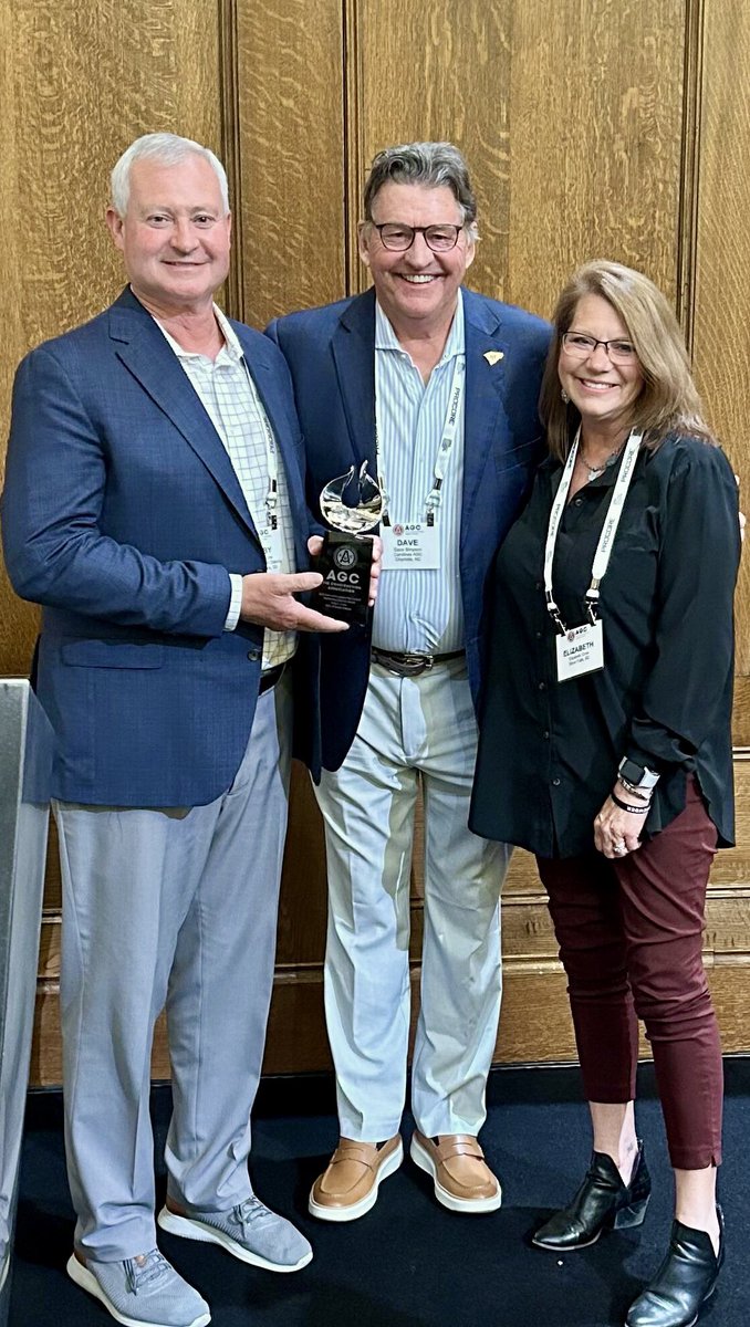AGCofSD's tweet image. 🎉 HUGE Congrats to our EVP, Toby Crow, on receiving the ELC Meritorious Service Award at last week’s ELC conference. A true leader and advocate for our chapter, the @AGCofA &amp;amp; the construction industry! So well deserved 👏🌟 #Leadership #MeritoriousService #ConstructionIndustry