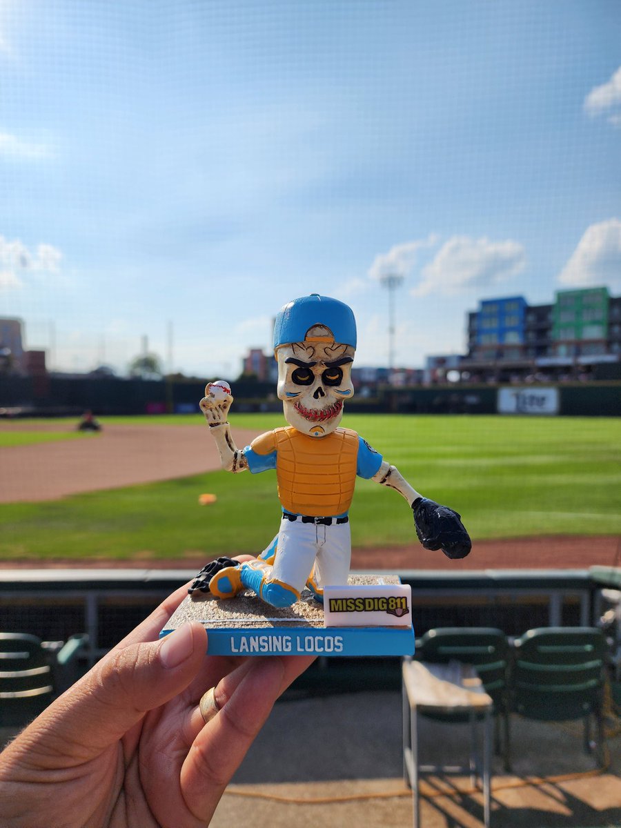 JDawgOakAs72's tweet image. This weekend the @LansingLugnuts made the 1st ever Catcher Sugar Skull bobblehead & it's beautiful
Sadly I wasn't 1 of the lucky 50 fans to snag a Gold Glove variant bobblehead