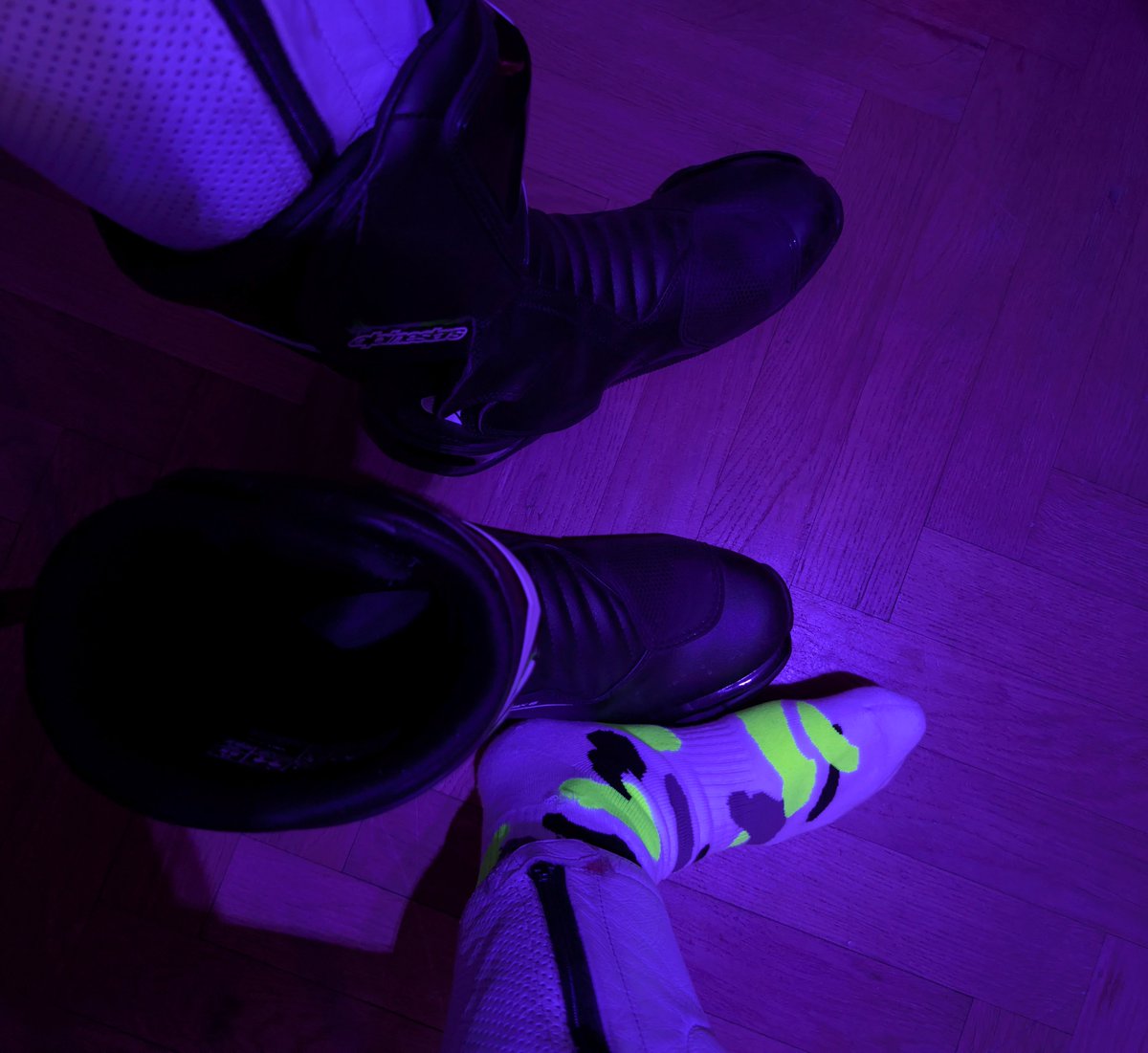 The MX #sk8erboy socks are pretty damn cool and it would also be pretty damn cool if your face was either in the bood or under them.

And I even got my link these days:
sk8erboy.com/en/products/sk…