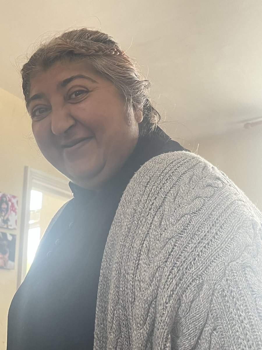 Madeeha39536061's tweet photo. Mashallah 😍 I did my mom 👩 hair she wanted a plait in with a bit 🤏 of style she looks mashallah alhamdulillah beautiful 🤩 #smiling #happymom #hairstyle #imhairdesigner #hairandbeauty #mylifeline💐♥️😍👩 #myjannah #foryoupage #viralpost2025 #follow #mutal #retweet #exploremypage she always used to just wear bobbles simple but now alhamdulillah she wanted something different look 👀 #stunningmom #mybestfriendforever just look at her smiling she too happy 😃