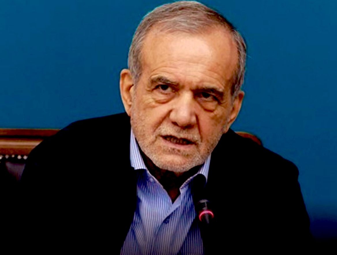 immhrdd's tweet photo. او ساده لوح نیست 
ساده فروش است !
کشور را ، سرداران جنگ را ، رهبری را 
خون هزار شهید وطن را 
ساده فروخت ... https://t.co/4IRr1QYOe0