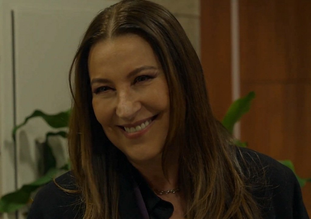 Ve tüm muhteşemliği ile vahide perçin aldatmak bugün bitti bende ,fakat bir çok kez daha devamlı izleyeceğim  her olduğun yermi çiçek bahçesi olur be üstad 🤍💐