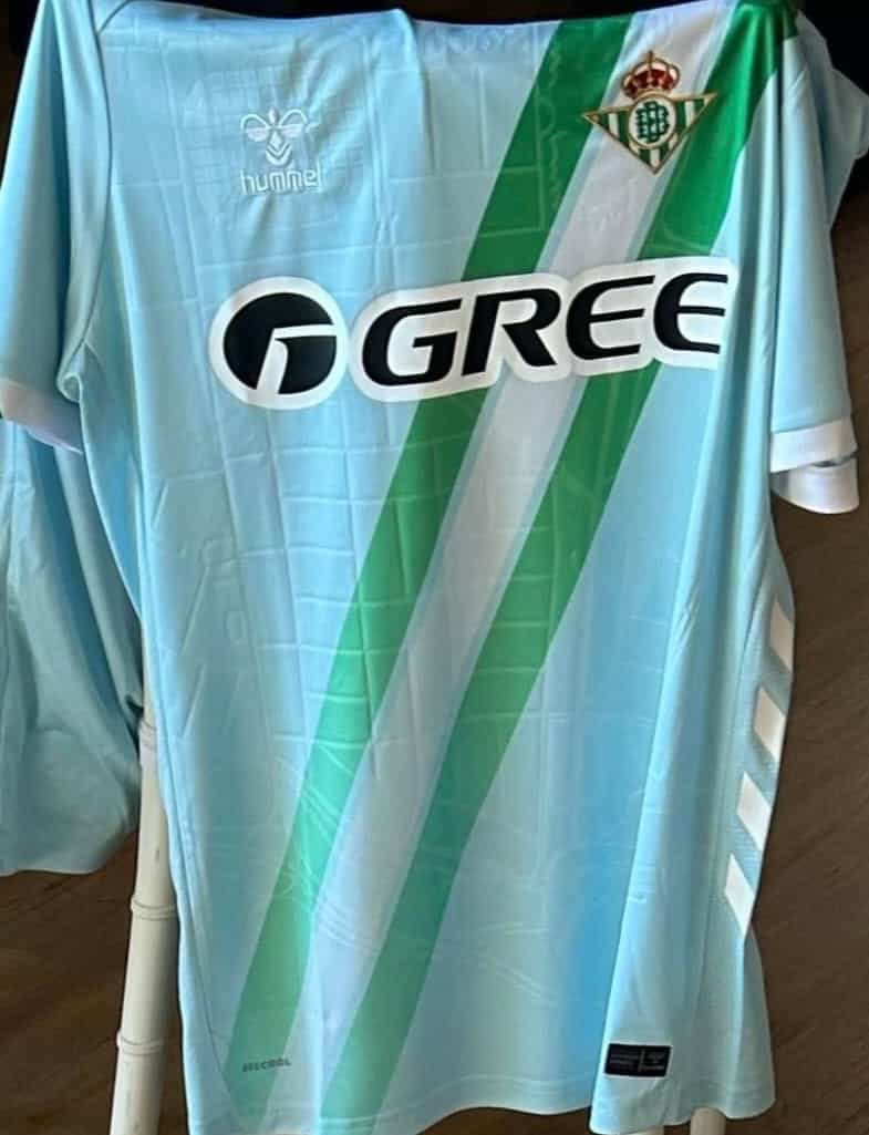 GonzaloTortosa's tweet photo. 🟢🚨👕 Así son la segunda y la tercera equipación del Real Betis para esta próxima temporada.

📸 @lunalejandr0 

¿Qué os parecen? https://t.co/UbaGduraLN