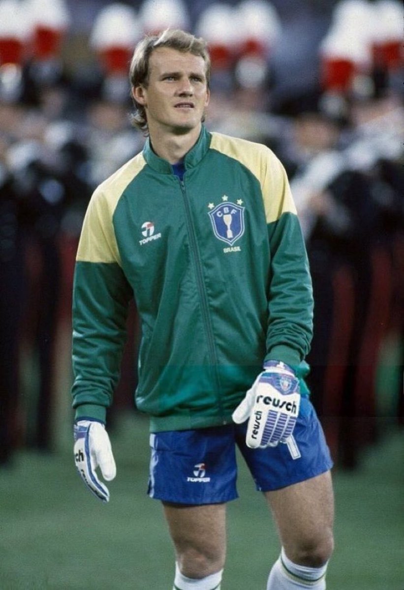 لعب حارس المرمى تافاريل مع منتخب البرازيل من فترة 1988 إلى 1998شارك فى 3 نسخ من كأس العالم 1990 - 1994 - 1998