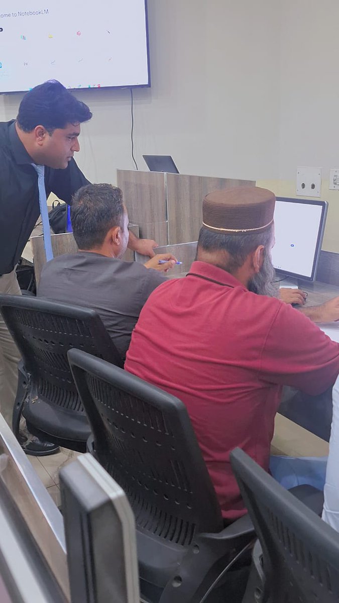 UOWOfficial's tweet image. Skill-based Training for Students
The Center of Excellence, UW, held transformative training sessions on 3 JUL 25 to equip students with essential research and data analytics skills, bridging the gap between academic knowledge and real-world application. #SkillBasedLearning #UoW