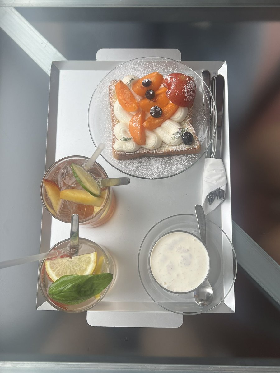 ⭑ 성수 코트사이드 
토마토바질에이드가 좋았슨 🍅