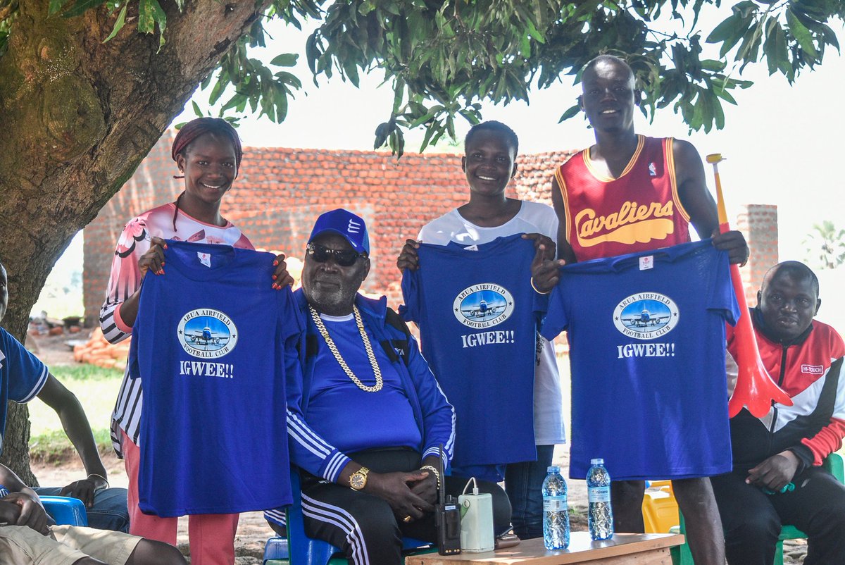 aruaairfieldfc's tweet photo. The Bossman "πππ©π©π ππ πππ©π©π || πππππ" knows how to bring the love! π Thanks for the awesome t-shirts, sir! We Salute π«‘
We are feeling the Love πππππππππππ
#AruaAirFieldFc #IGWEE #TogetherWeFly #AruaAirfieldFans https://t.co/YZzWme55ad