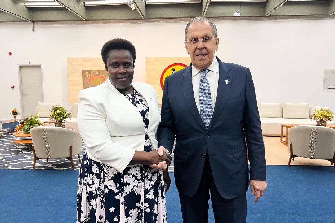 🇷🇺 🇺🇬 Министр иностранных дел России С.В.Лавров встретился с Вице-президентом Уганды Дж.Алупо на полях саммита БРИКС, который проходит 6-7 июля 2025 г. в Рио-де-Жанейро, Бразилия.