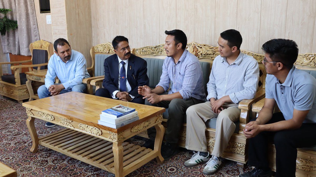 ULadakh's tweet photo. HVC Prof. @Saket_Kushwaha4 felicitated the Dept. of Zoology team for winning ZSI’s 110-hr National Hackathon Grand Finale with their innovative project BioLadakh. A proud moment for the UoL
@lg_ladakh
@EarthNewsLadakh 
@LadakhSecretary
@EduMinOfIndia
#Hackathon2025 https://t.co/ftTNSqlkiK