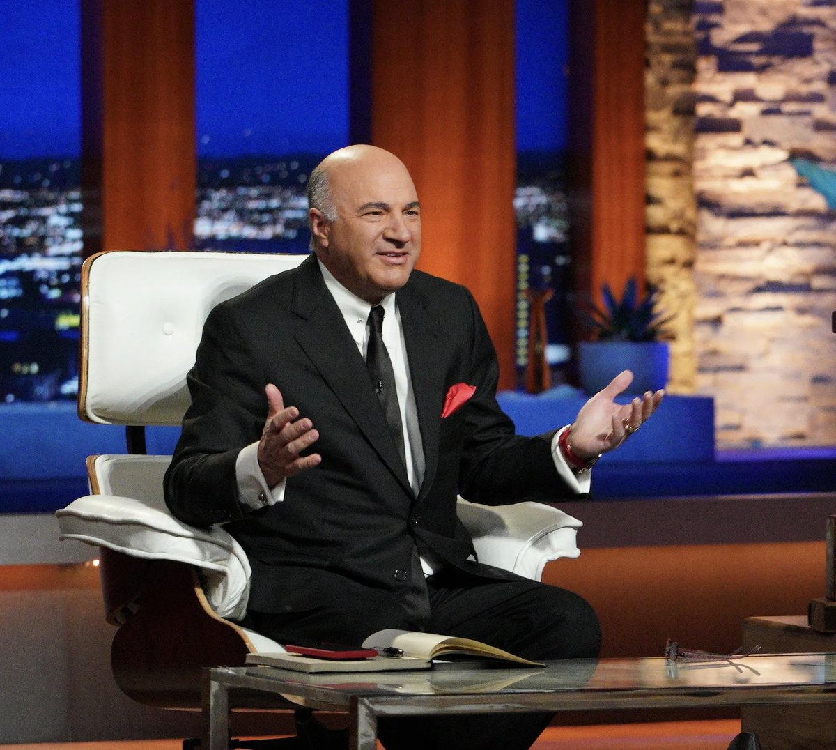 NEW: 🇺🇸 Kevin O’Leary says the U.S. should look to Bitcoin miners as a model to stay competitive in the AI arms race.

He argues their strategy of building in low-cost energy regions offers a blueprint for AI infrastructure, and warns America is falling behind.