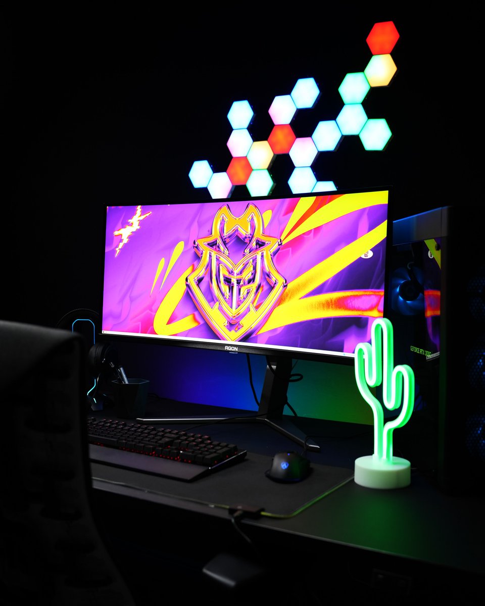 AGONbyAOC's tweet image. Did you know curved monitors follow your natural field of view, putting you at the center of the action, while flat monitors keep things simple and precise?
Which one do you prefer? 👀