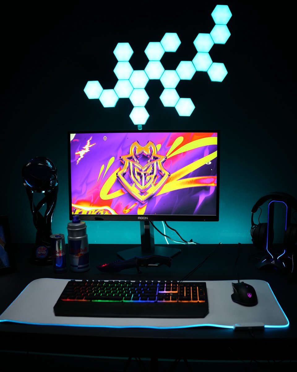 AGONbyAOC's tweet image. Did you know curved monitors follow your natural field of view, putting you at the center of the action, while flat monitors keep things simple and precise?
Which one do you prefer? 👀