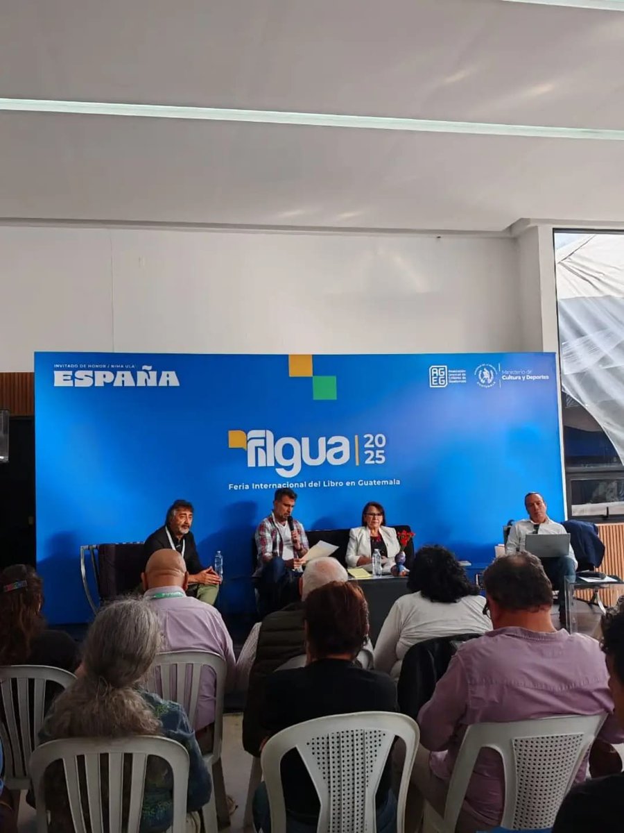 Nos complace compartir algunas fotos de la participación del Dr. Manolo Vela en la sesión dedicada a Genocidio y memoria en el marco de la Feria Internacional del Libro en Guatemala, junto a Raúl Nájera, Elizabeth Florián y Fernando López.
Buen inicio de semana.