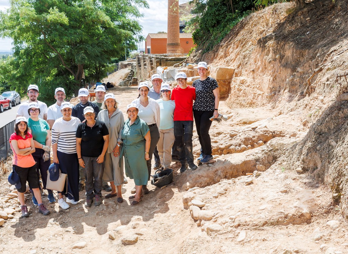 🏺⚒️  La UNIR inaugura sus Campos Experimentales de Arqueología en Calahorra y Arnedo con participantes de nueve comunidades.
El de nuestra ciudad trabaja el yacimiento de...
LÉELO EN:  tinyurl.com/yql2n2br

#arqueología #UNIR #Calahorra