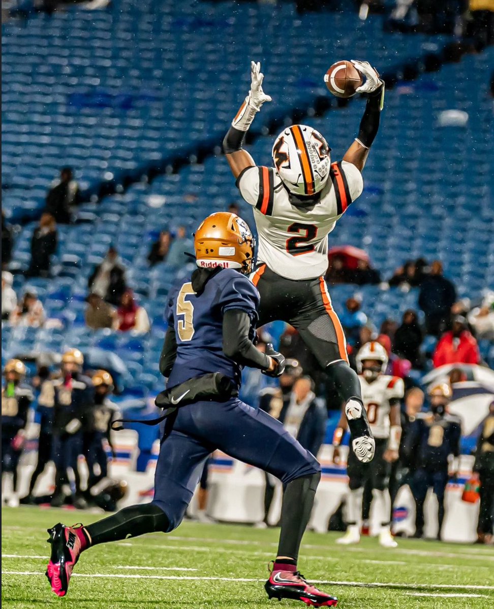 CardelStaples's tweet image. Time to work! @wny_football @McKinleyMacksFB 26’