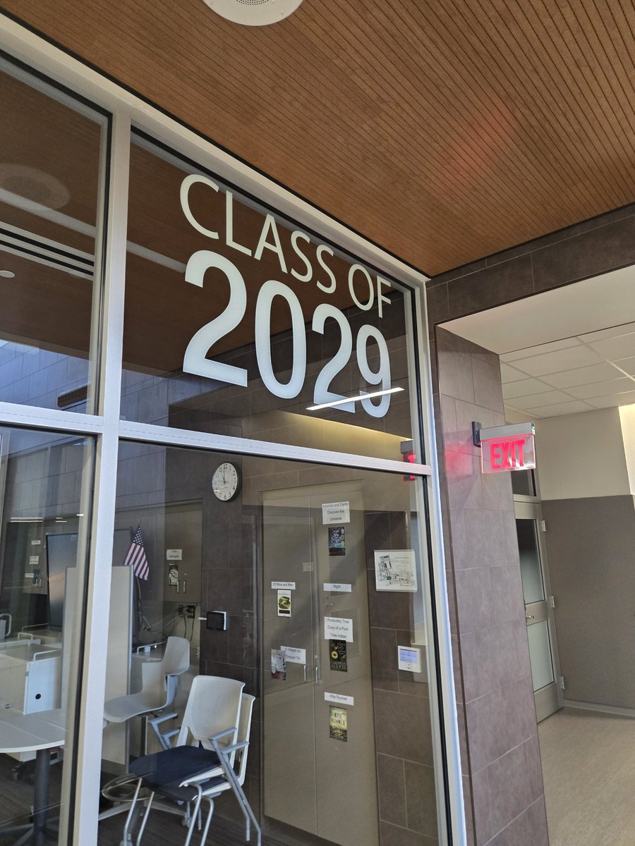 OWNovacekOWLS's tweet image. The Freshman wing is ready for the Class of 2029! Welcome, Freshmen! @ADButlerOW @MaBlackOW @AnnaLynnMorris @sigg_heath