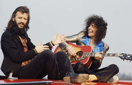 🎵Hey, I hear it's your birthday ...
Happy Birthday to you, Ringo!
PEACE &amp; LOVE #4ever 
   With a little help from my friends ~
   youtu.be/GooL7-iPMYI 🎶
#RingoStarr #MarcBolan #Friends