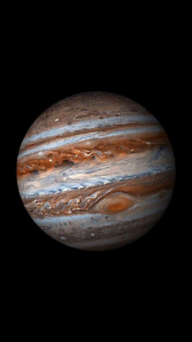 ⠀  ⠀⠀  ⠀⠀❝Júpiter❞.

ⓘ El planeta más grande del Sistema Solar tiene una rotación rápida, con días de 10 horas, pero su año dura casi 12 años terrestres. Esto causa una intensa actividad atmosférica, como la Gran Mancha Roja, una tormenta gigante que lleva siglos activa.