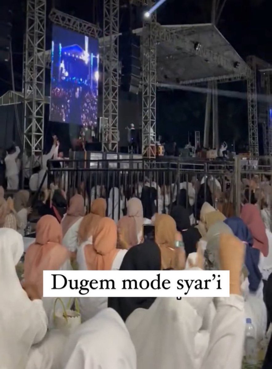 Shock njirr ada terompet pemersatu bangsa di majelisan😔

Gak sekalian penceramahnya wisnu santika?🗿kok masih ada aja yg mau nonton gus2 ini