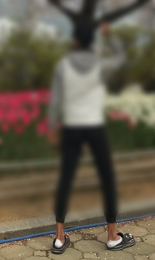 더워서 땀내 존나 나는디 슬림근육 잘생남이 신던거나 입던거 사고싶음 디엠주셈