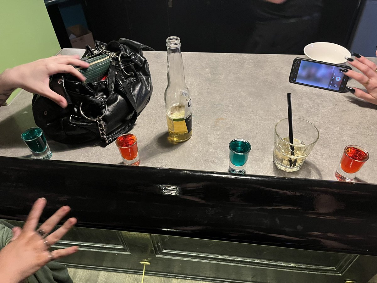 m222000444's tweet photo. Why we getting Christmas shots in the summer 🤣🤣🤣 

#shots #bar #barlife #bored #fridaynight https://t.co/m3rY4PGxaW