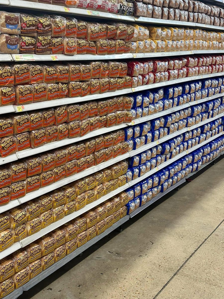 PastorMLM's tweet image. When you feel discouraged about your dream/vision because there’s so many people around you doing the same thing,go to the grocery store and look down the bread aisle. Same idea. 15+ companies selling the same things.We all can eat. Don’t doubt your ability! #KnowYourUniqueness￼