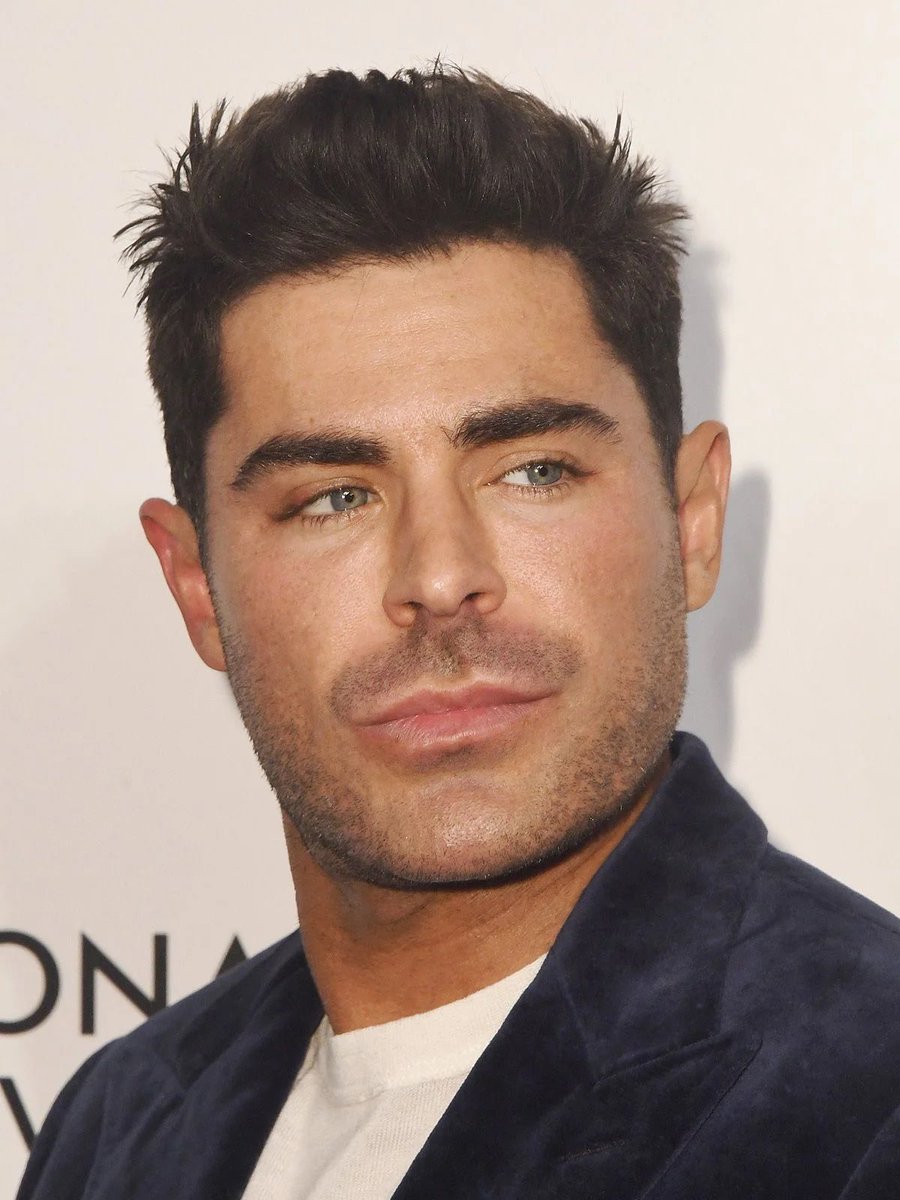 Min kompis gick på en blind date med en kille som såg ut som Bin Laden 😅 hon sa euw blir ingen andra dejt.

Nu la killen upp en bild på sig när han rakat sig… och han ser ut som Zac Efron 😭

Tänk på detta nästa gång du dömer någon efter utseendet 🤪