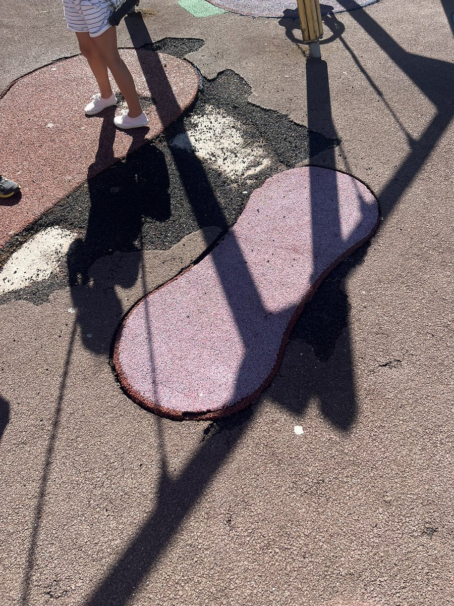 irgaca's tweet photo. Parque infantil do Olvido en estado lamentable y peligroso @PazodeRaxoi, tan difícil es el cuidado y mantenimiento de los mismos? Tan poco cuentan nuestros niños @GorettiSRei https://t.co/eKm0pLo46v