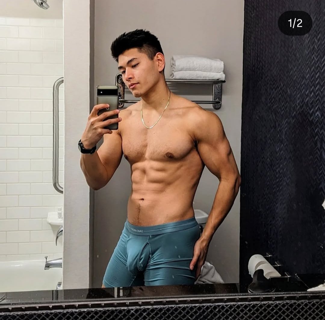 SroulN's tweet photo. @adai714 Same underwear https://t.co/Y1MEQwByrr