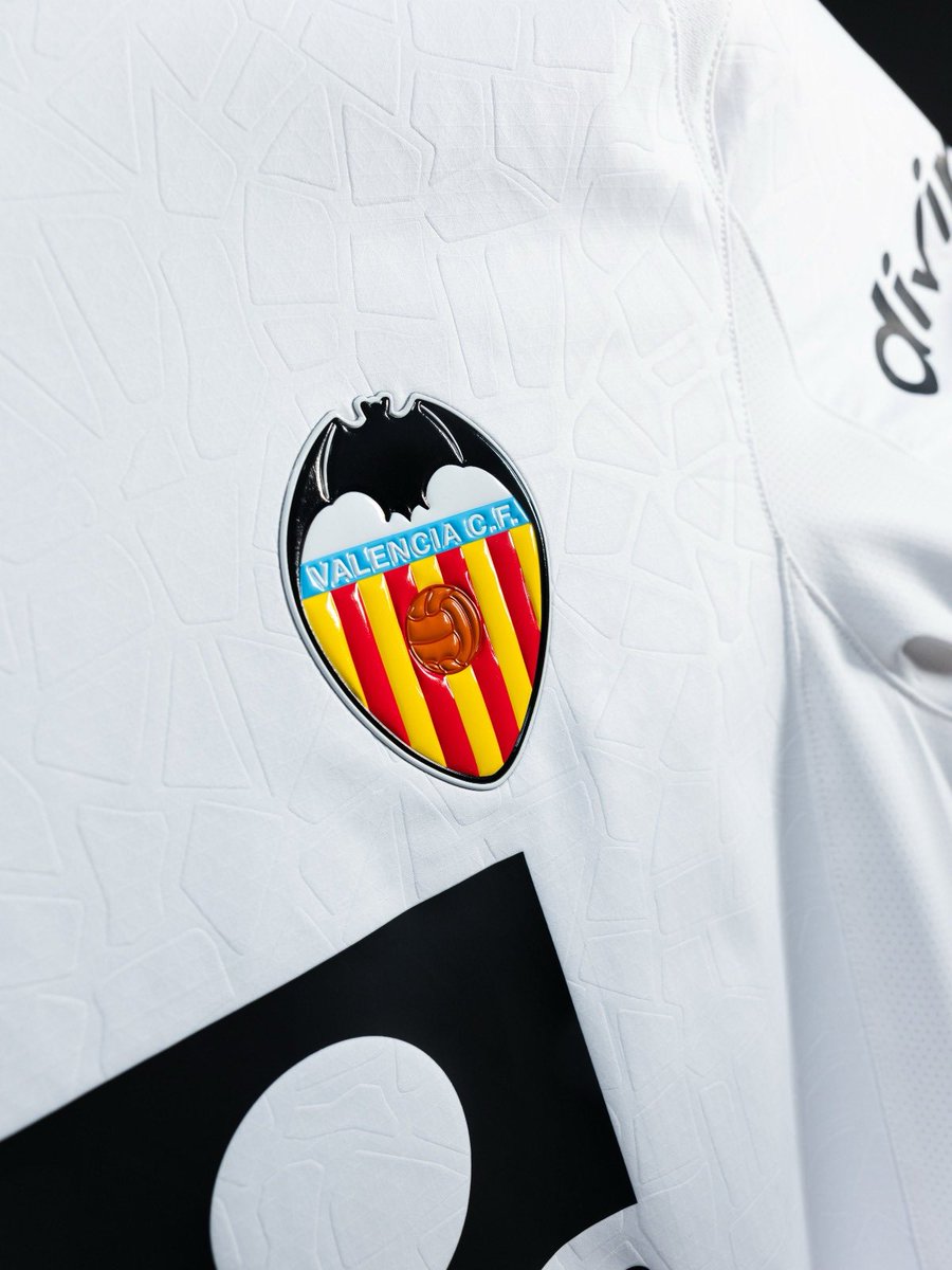 FerElTomatxAzul's tweet photo. 🚨SORTEO VALENCIA CF🚨

CAMISETA de la NUEVA TEMPORADA 2025/26 para el ganador🤩

Para participar:
• RT
• Follow a @Hispadrops y @FerElTomatxAzul
• Menciona a un amigo (opcional)

Recuerda que puedes conseguir esta y más en @Hispadrops ‼️📥

El ganador se dará el 14 de julio🍀 https://t.co/KfxQIo7lA0