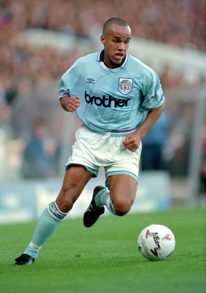 robertmdaws's tweet photo. RICHARD EDGHILL @ManCity #MCFC 
🔹Started as a schoolboy and rose through the youth scheme, turning pro in 1993
🔹210 appearances with 1 goal
🔹Moved on in 2002