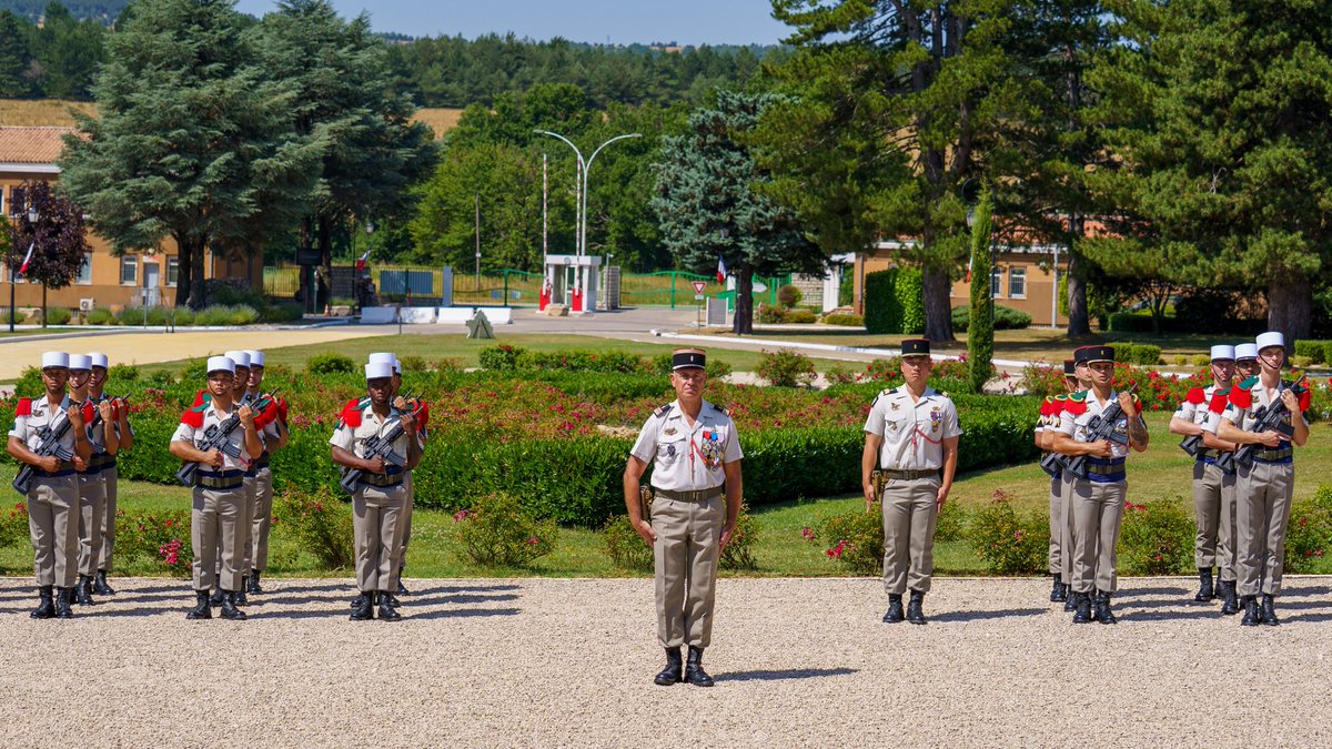 CDC_2eREG's tweet image. Le lieutenant-colonel Jean-Philippe est devenu le nouveau chef du GSC de Saint-Christol succédant au lieutenant-colonel Jean-Pierre.

Après trois années de commandement, le lieutenant-colonel Jean-Pierre prendra la fonction de délégué militaire départemental de Haute-Loire.