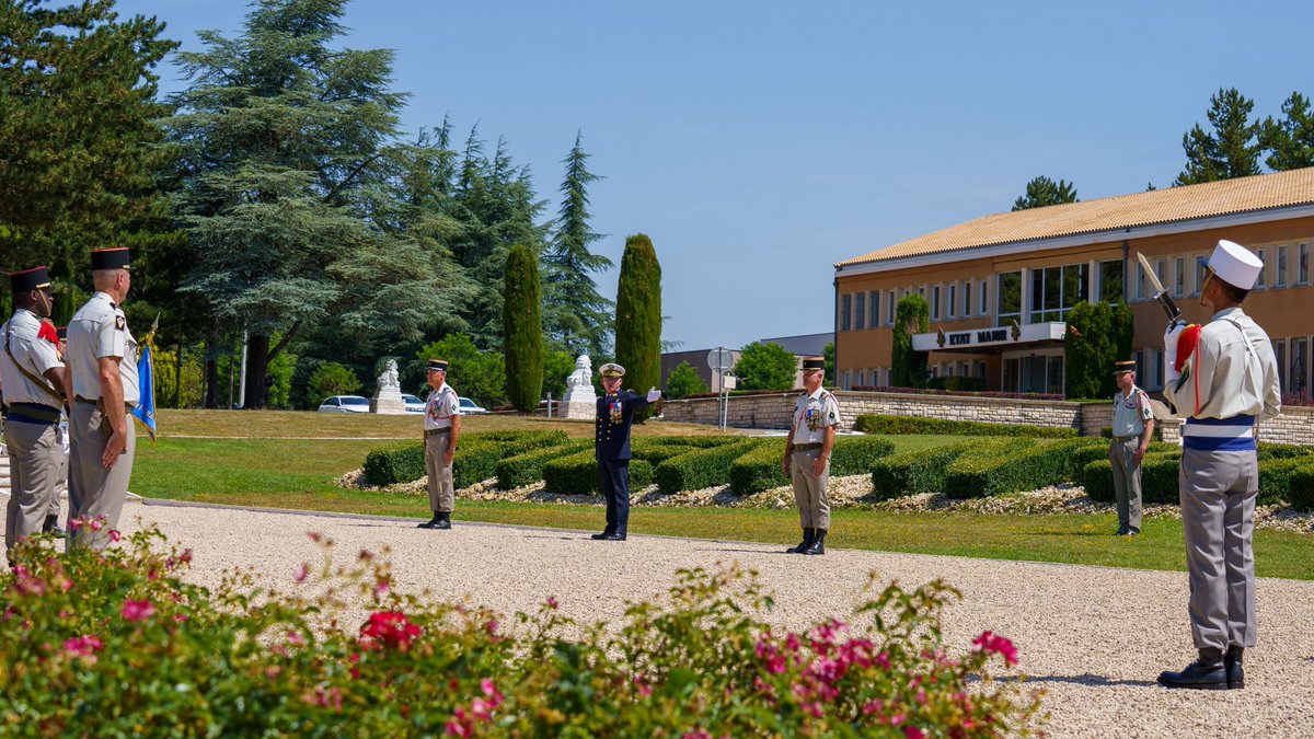 CDC_2eREG's tweet image. Le lieutenant-colonel Jean-Philippe est devenu le nouveau chef du GSC de Saint-Christol succédant au lieutenant-colonel Jean-Pierre.

Après trois années de commandement, le lieutenant-colonel Jean-Pierre prendra la fonction de délégué militaire départemental de Haute-Loire.