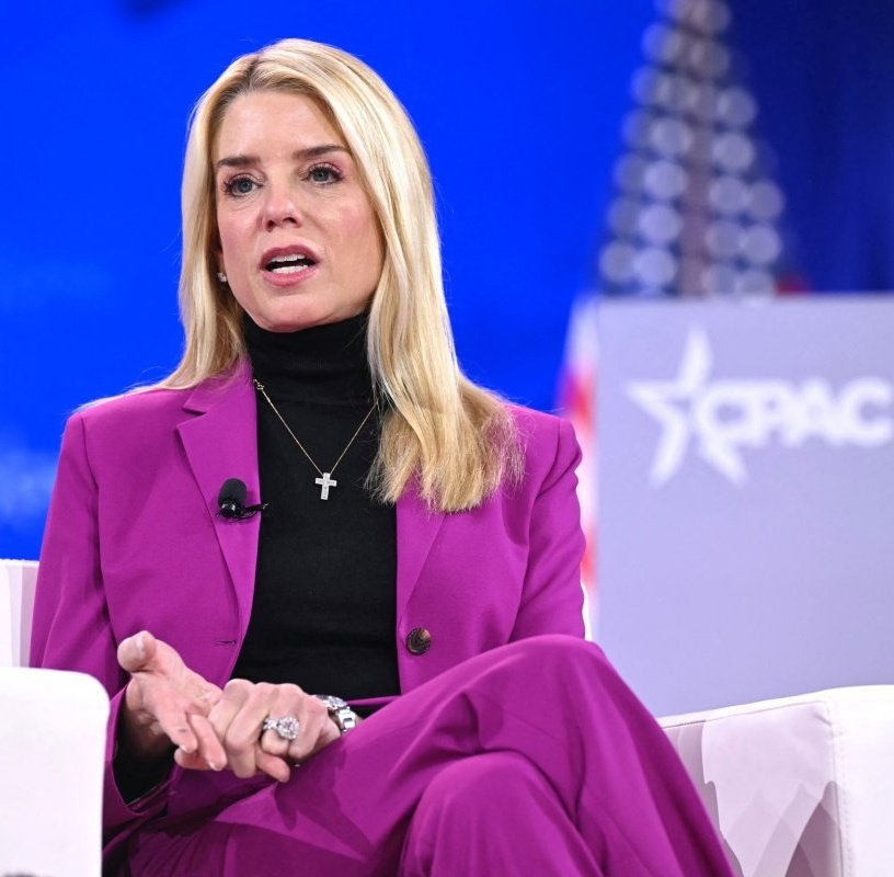 SimplyKatie___'s tweet image. How much trust do you place in Attorney General Pam Bondi?