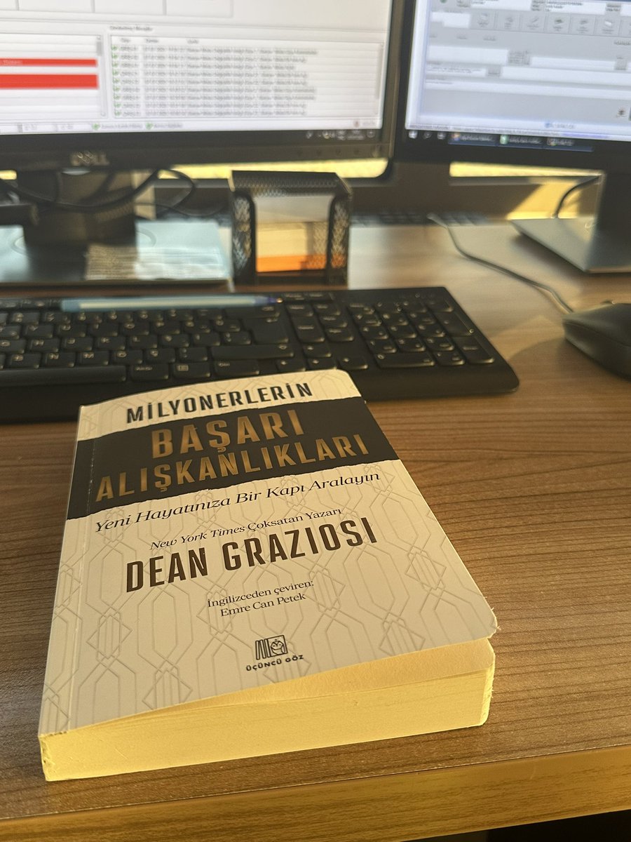 İş yerinde kitap okuyarak kendime yatırım yapmaya devam ediyorum. Kitap tavsiyelerinizi de bekliyorum:) #borsa #bist #kitap