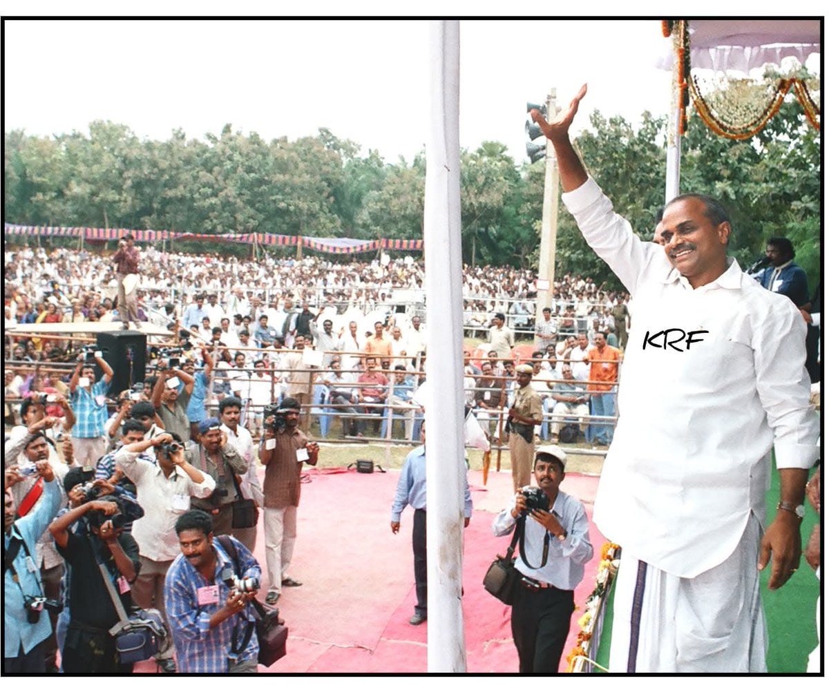 Krishna09727341's tweet photo. రాజన్న జ్ఞాపకాలు ❤️

#ysr 
#ysrforever 
#ysrliveson 
#reddy 
#reddys 
#reddysofficial 
#kolliparareddysforce https://t.co/JBPJPuif0C