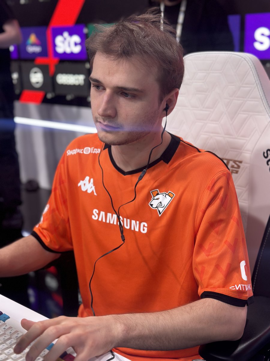 Setting up our gear and switching on EWC mode 😎

#Dota2 #EsportsWorldCup #EWC #EWC25 #GOGOVP <a href="/EWC_EN/">Esports World Cup</a>