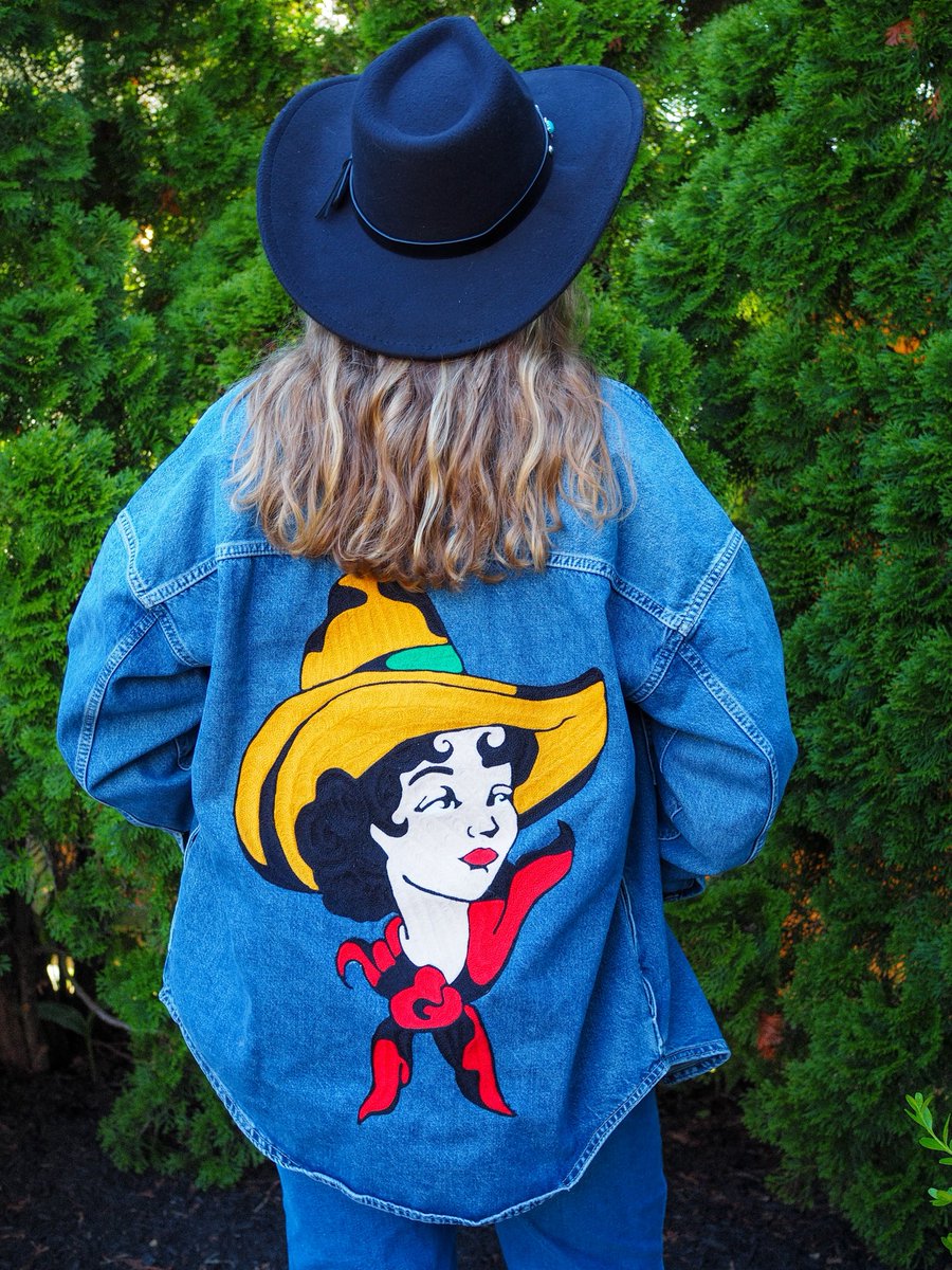 Chainstitching's tweet photo. Can we get some commotion for the hand embroidered jacket? 🤠 https://t.co/Foy9W1Bqzp