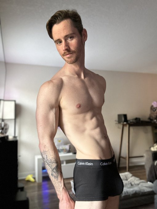 Watch Dan Benson's leaked NSFW photo on TwXstars